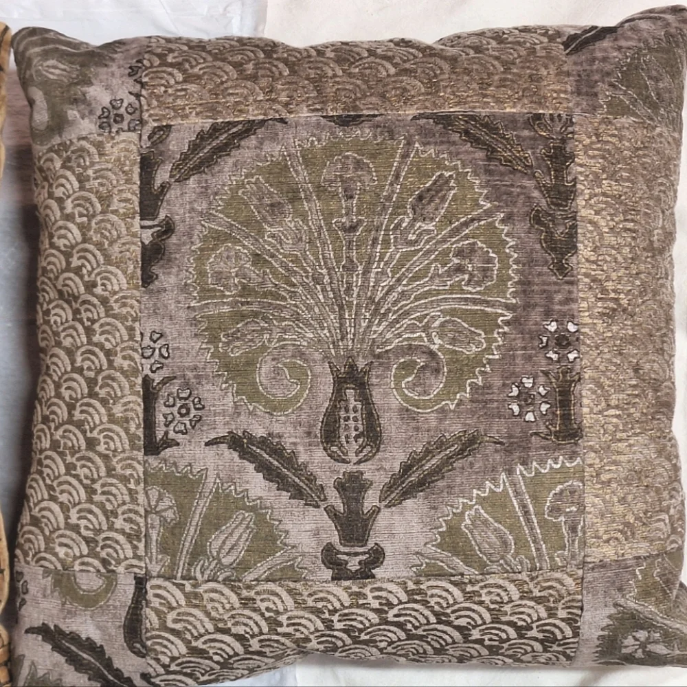 VENETIA STVDIVM | Vintage Pillows